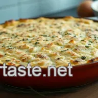 Easy Cottage Cheese Bake with Herb Crust: A Comforting Delight